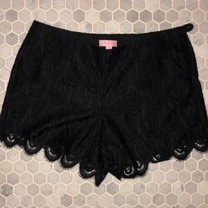 Lilly black lace shorts